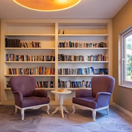 Отель Pinehill &