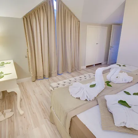 Pinehill & Hotel 3*
