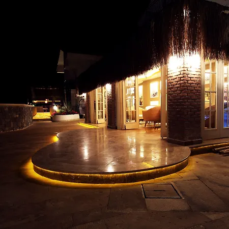 Pinehill & Hotel